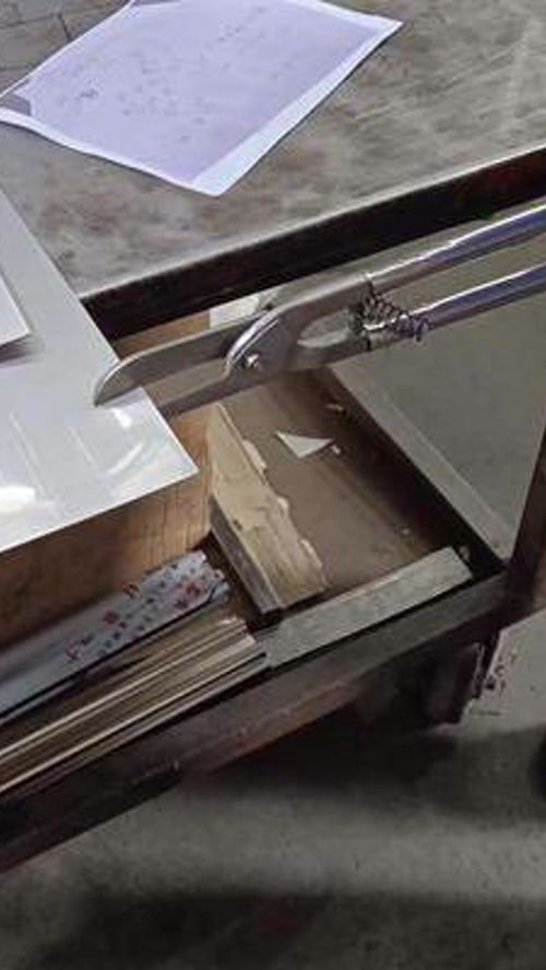 手工剪口 不锈钢加工 不锈钢制品 钣金折弯加工 车间实拍